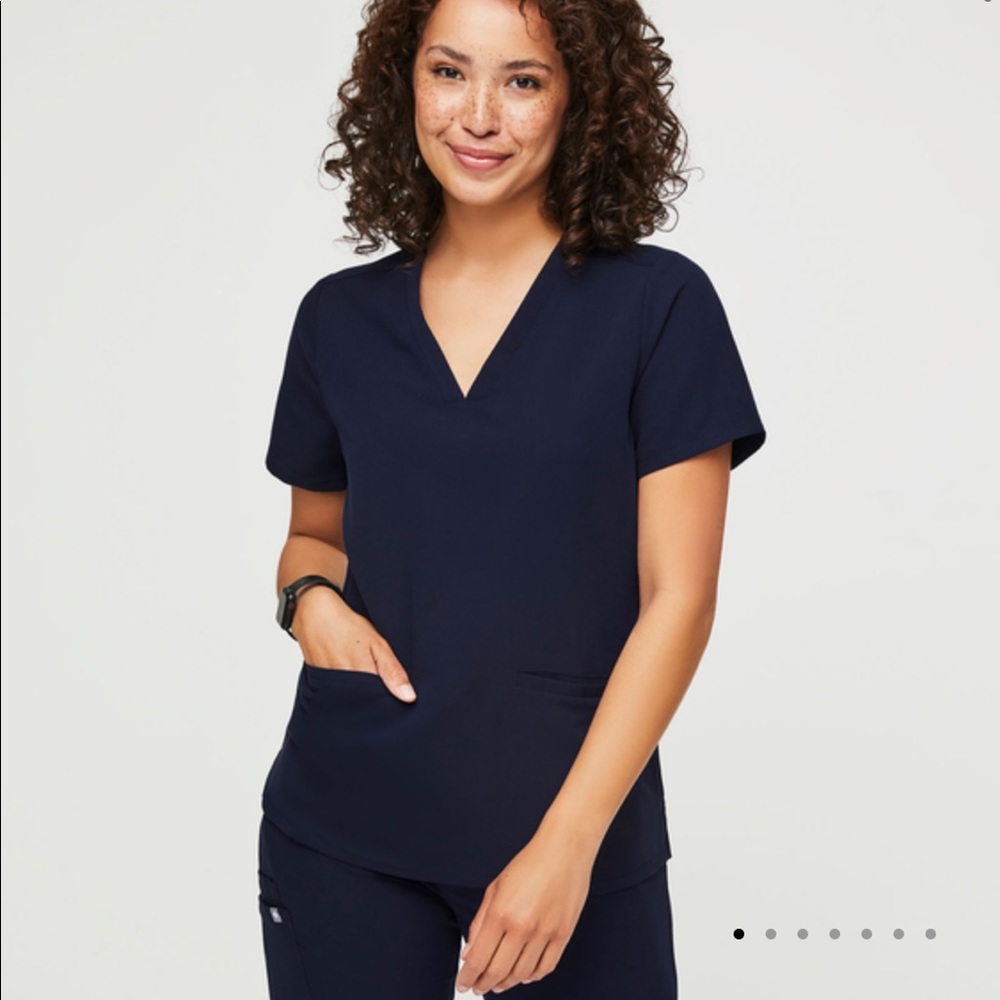 FIGS casma three pocket scrub top